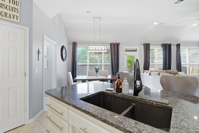 9943 E 124th Street S, Bixby, OK 74008