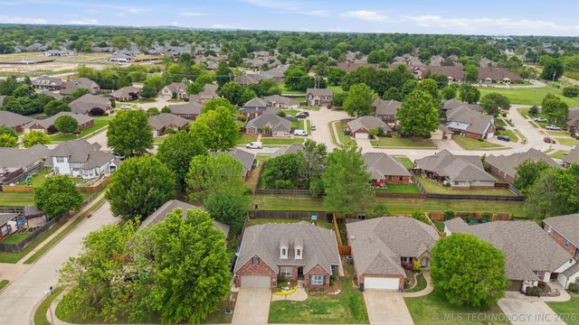 9943 E 124th Street S, Bixby, OK 74008