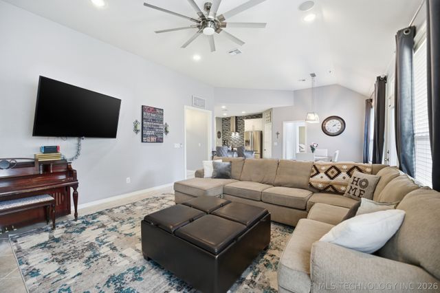 9943 E 124th Street S, Bixby, OK 74008