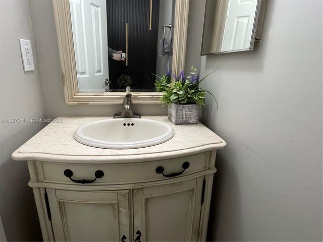 5150 Lake Loop Rd, Cooper City, FL 33330