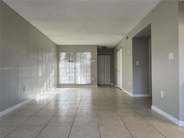 5150 Lake Loop Rd, Cooper City, FL 33330