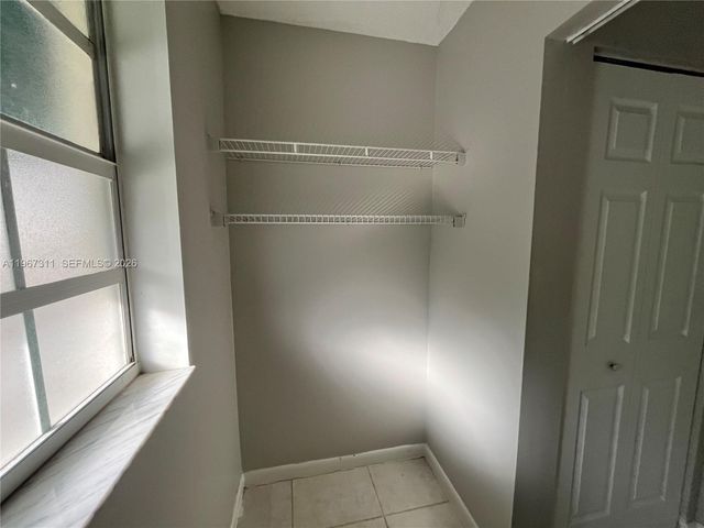 5150 Lake Loop Rd, Cooper City, FL 33330