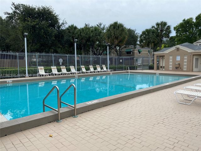 5150 Lake Loop Rd, Cooper City, FL 33330