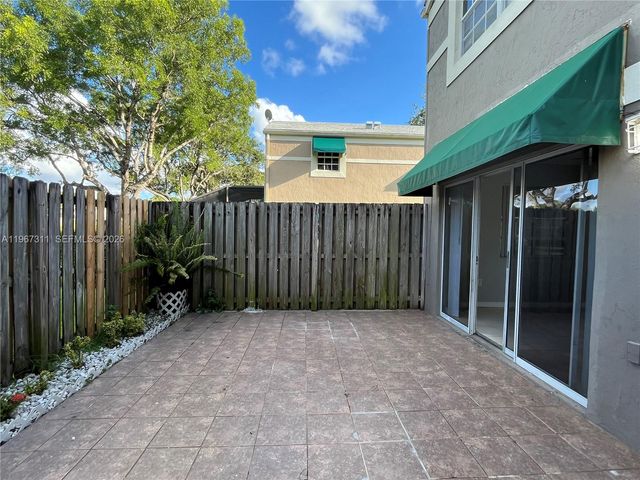 5150 Lake Loop Rd, Cooper City, FL 33330