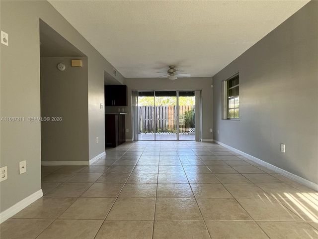 5150 Lake Loop Rd, Cooper City, FL 33330