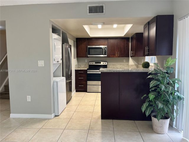 5150 Lake Loop Rd, Cooper City, FL 33330