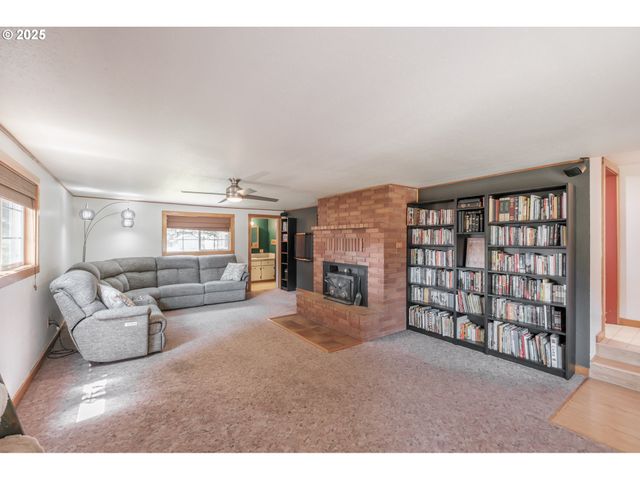 1308 42ND Ave, Sweet Home, OR 97386