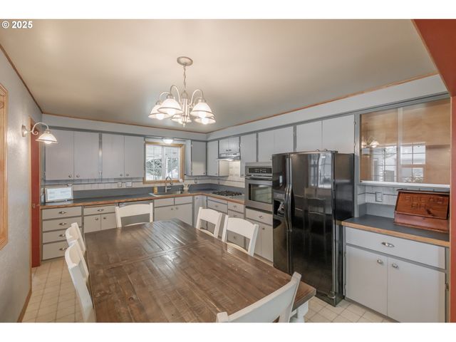 1308 42ND Ave, Sweet Home, OR 97386