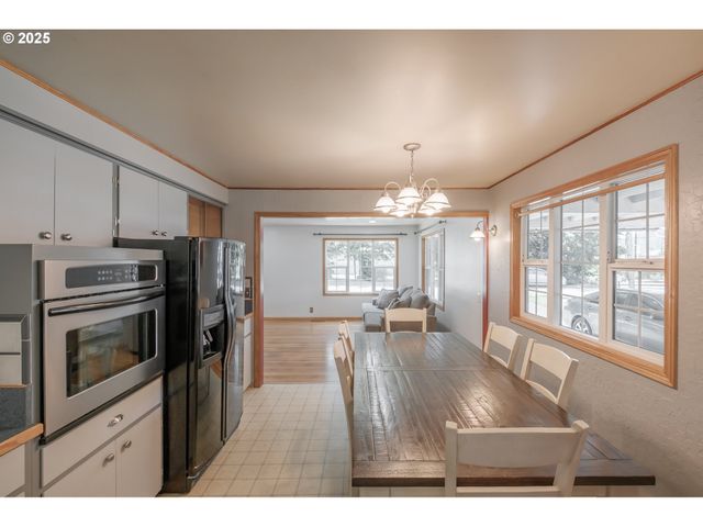 1308 42ND Ave, Sweet Home, OR 97386