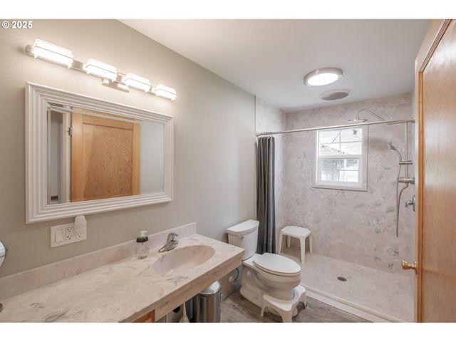 1308 42ND Ave, Sweet Home, OR 97386