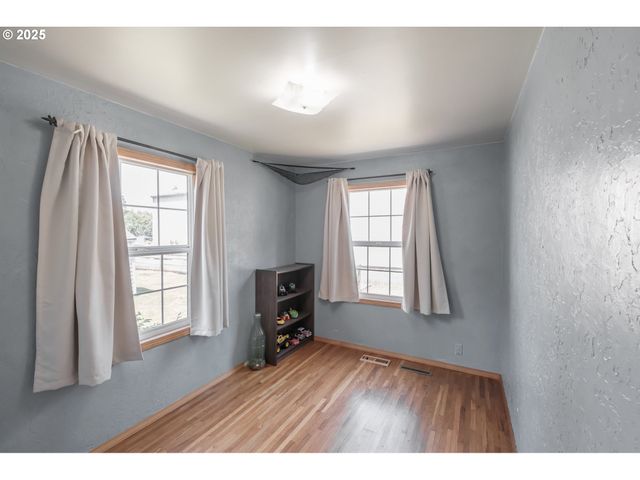 1308 42ND Ave, Sweet Home, OR 97386