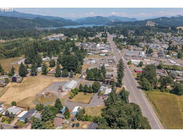 1308 42ND Ave, Sweet Home, OR 97386