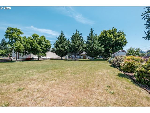 1308 42ND Ave, Sweet Home, OR 97386