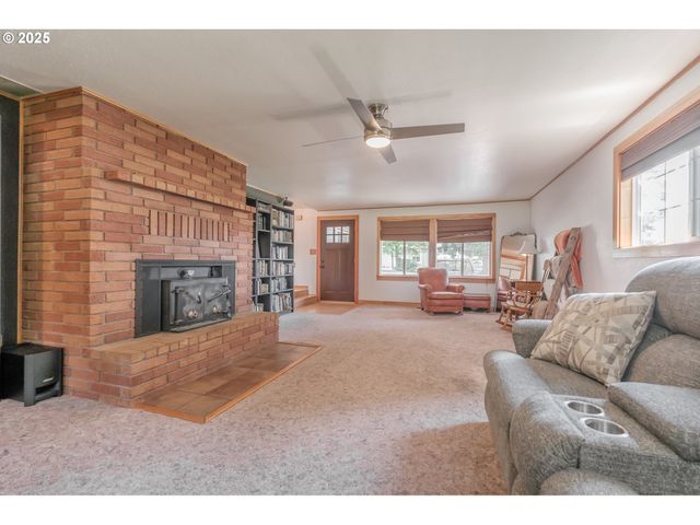 1308 42ND Ave, Sweet Home, OR 97386