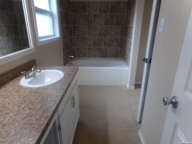 8678 RIDGE MILE DR, San Antonio, TX 78239