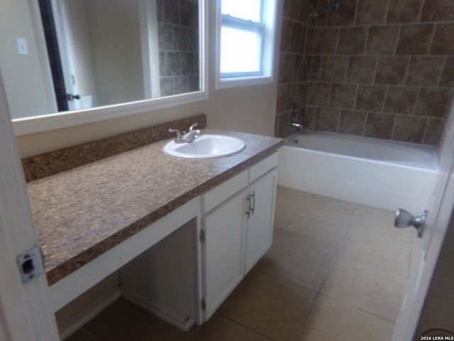 8678 RIDGE MILE DR, San Antonio, TX 78239