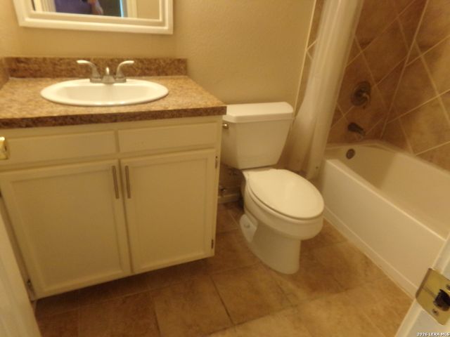 8678 RIDGE MILE DR, San Antonio, TX 78239