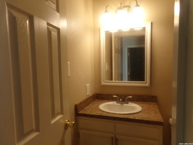 8678 RIDGE MILE DR, San Antonio, TX 78239