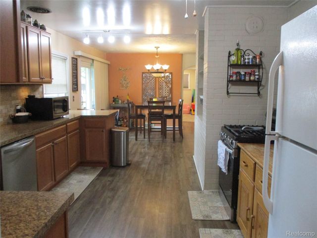 17271 Hamilton Avenue, Allen Park, MI 48101