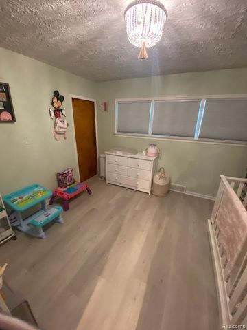 17271 Hamilton Avenue, Allen Park, MI 48101