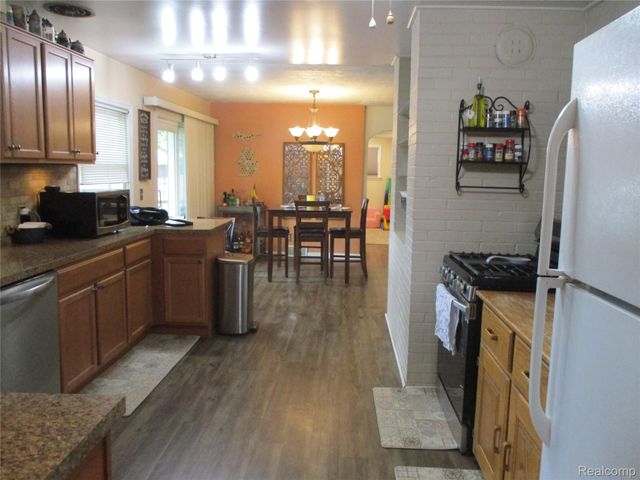 17271 Hamilton Avenue, Allen Park, MI 48101