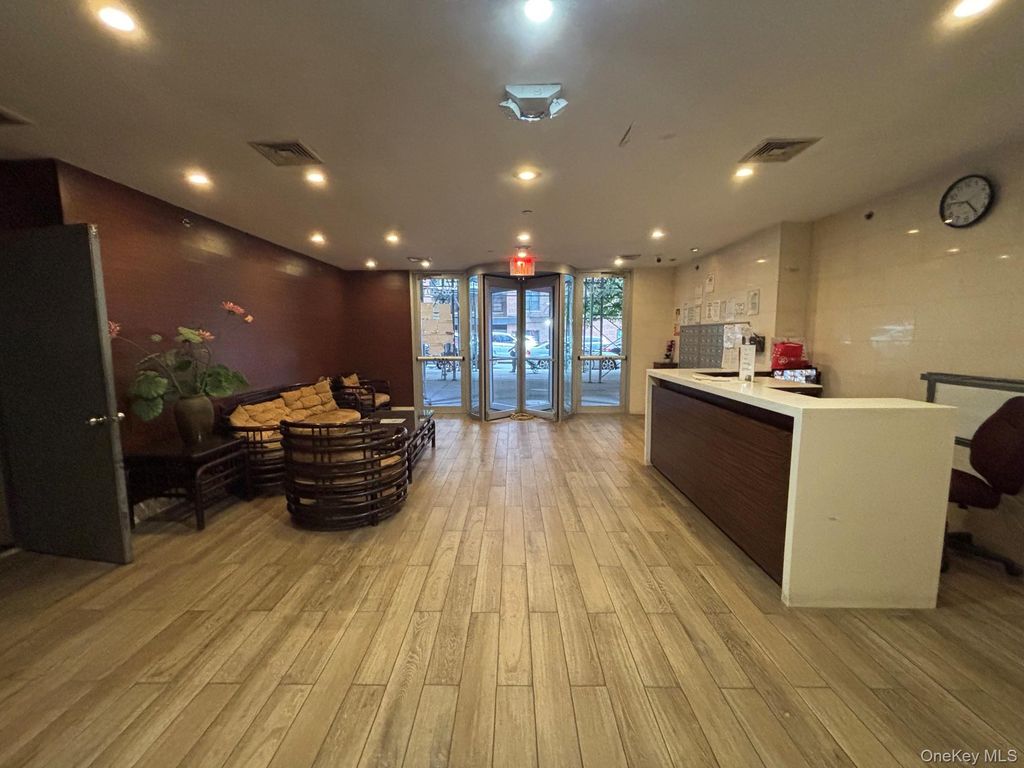 38-30 Parsons Boulevard PHC, Flushing, NY 11354 — photo 2