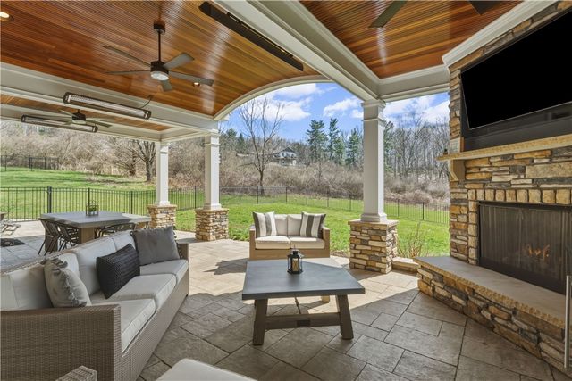 237 Morning Grove Lane, Adams Twp, PA 16059