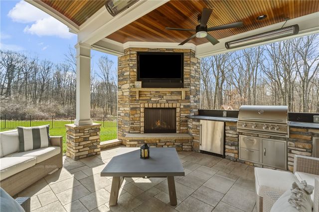 237 Morning Grove Lane, Adams Twp, PA 16059