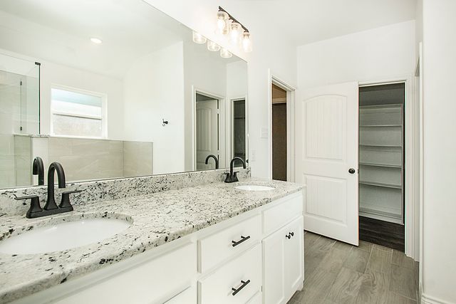 806 Ransom Way, Greenville, TX 75402