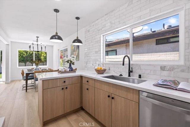 3861 S Norton Avenue, Los Angeles, CA 90008