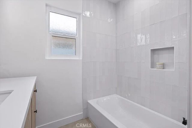 3861 S Norton Avenue, Los Angeles, CA 90008