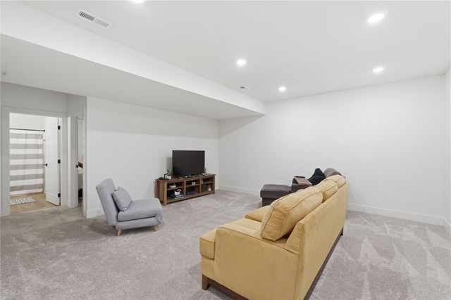 808 Willow Valley Drive, Norwalk, IA 50211