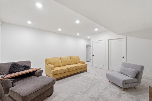 808 Willow Valley Drive, Norwalk, IA 50211