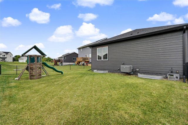 808 Willow Valley Drive, Norwalk, IA 50211