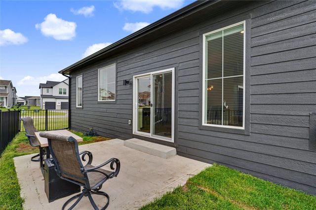 808 Willow Valley Drive, Norwalk, IA 50211