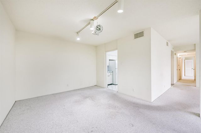 5001 Woodway Drive 706, Houston, TX 77056