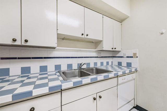 5001 Woodway Drive 706, Houston, TX 77056