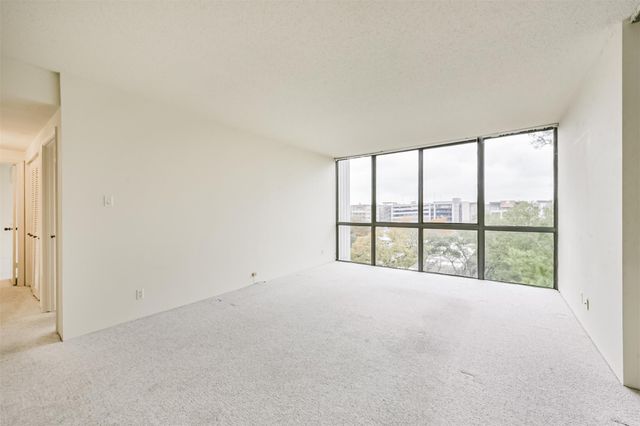 5001 Woodway Drive 706, Houston, TX 77056