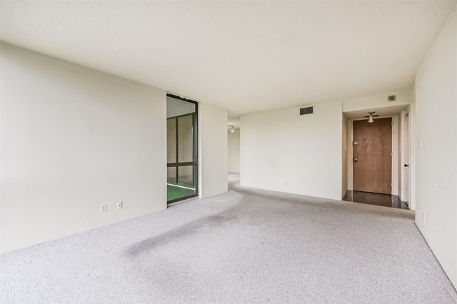 5001 Woodway Drive 706, Houston, TX 77056