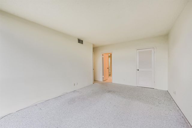 5001 Woodway Drive 706, Houston, TX 77056