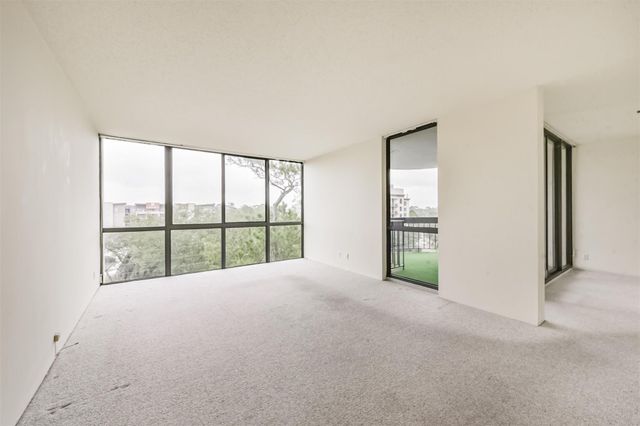 5001 Woodway Drive 706, Houston, TX 77056