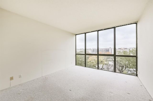 5001 Woodway Drive 706, Houston, TX 77056