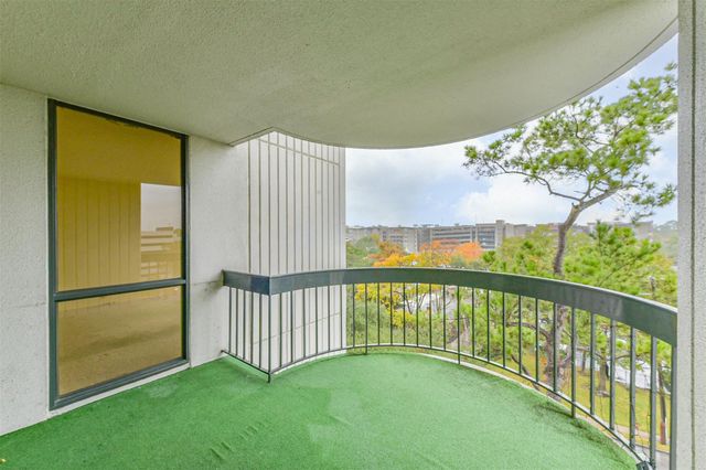 5001 Woodway Drive 706, Houston, TX 77056