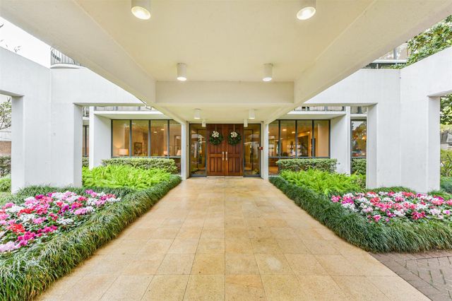 5001 Woodway Drive 706, Houston, TX 77056