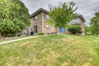 1360 Meadowcreek DRIVE #F, Pewaukee, WI 53072