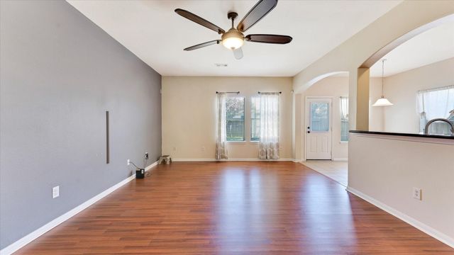 8614 W Highlands Crossing, Highlands, TX 77562