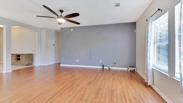 8614 W Highlands Crossing, Highlands, TX 77562