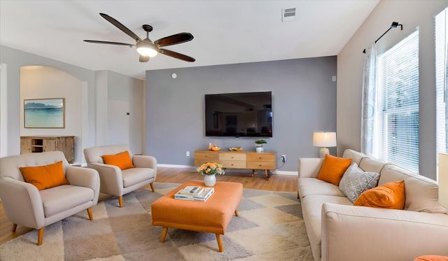 8614 W Highlands Crossing, Highlands, TX 77562