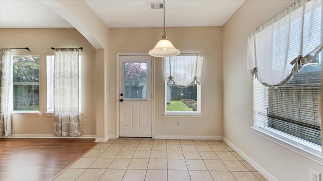 8614 W Highlands Crossing, Highlands, TX 77562