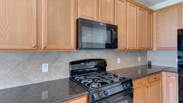 8614 W Highlands Crossing, Highlands, TX 77562